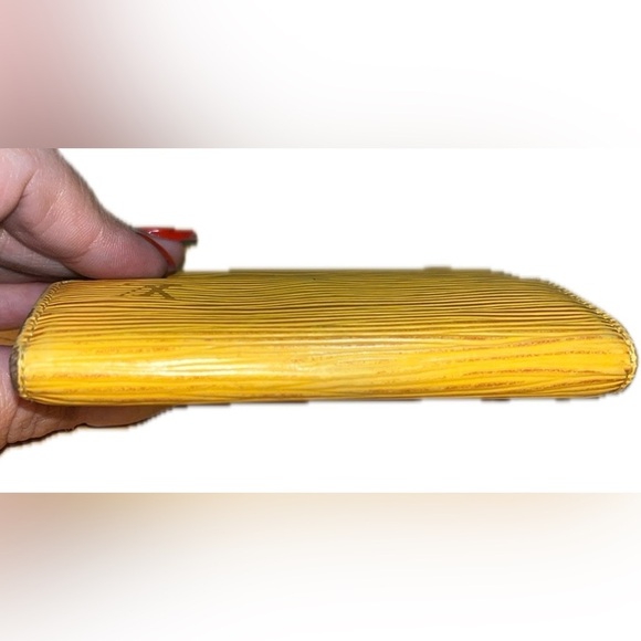Louis Vuitton Wallet Yellow Epi Leather - Picture 4 of 13